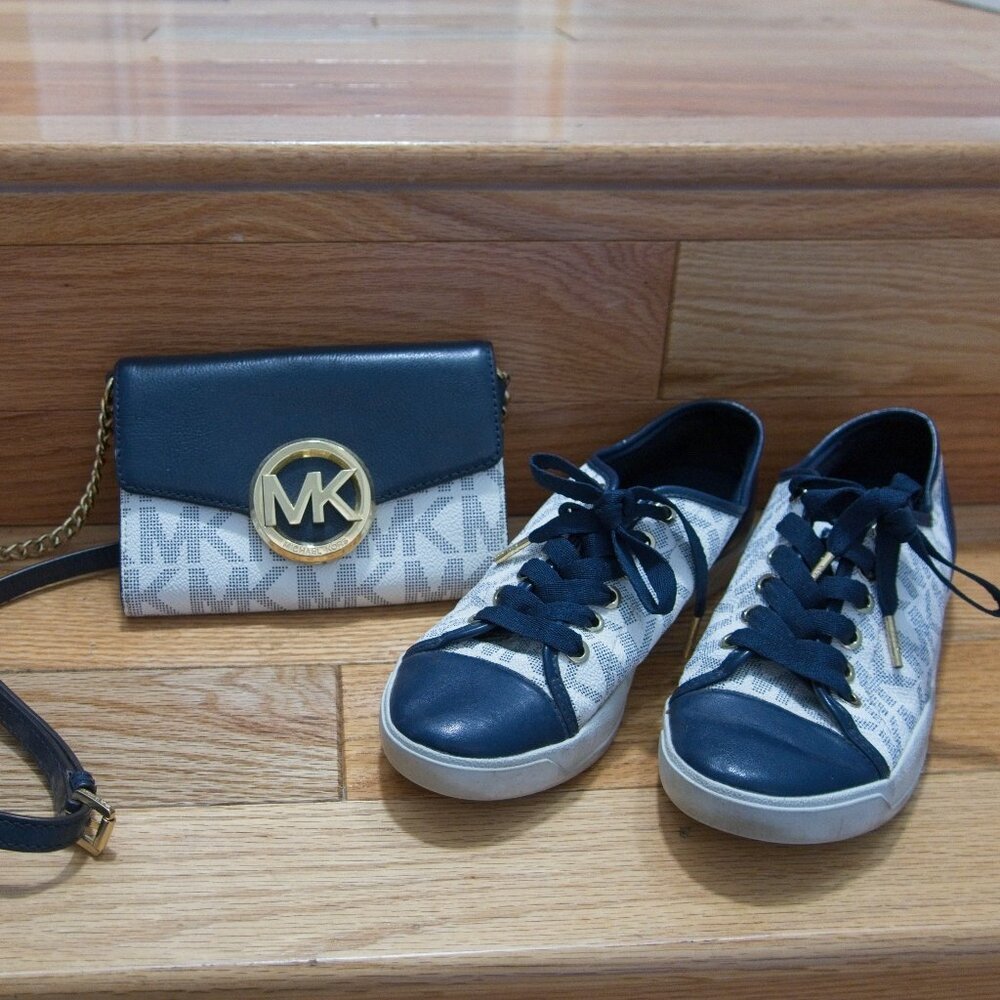 MICHAEL KORS blue and white signature shoes and purse bundle, 7.5